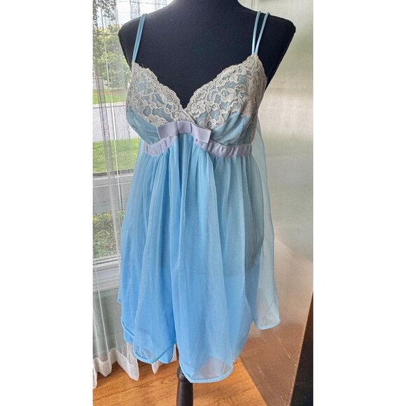 Vintage 1960s nightgown, powder blue short negligee, trapeze swing nightie - Picture 3 of 10